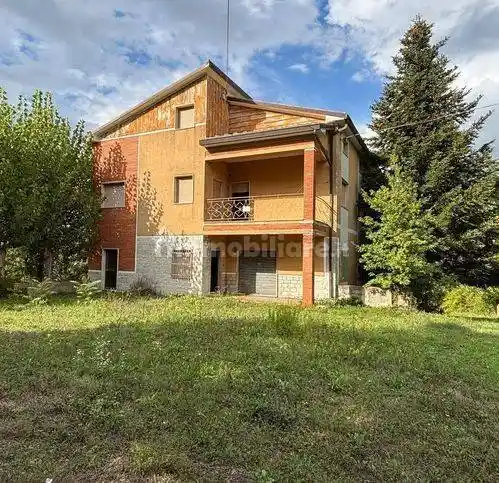 Villa in vendita a Genga