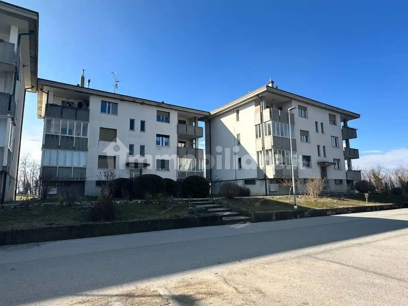 Appartamento in vendita a Lesegno