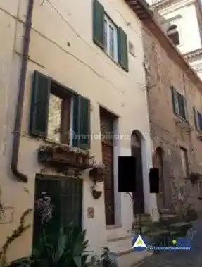 Appartamento in vendita a Capranica