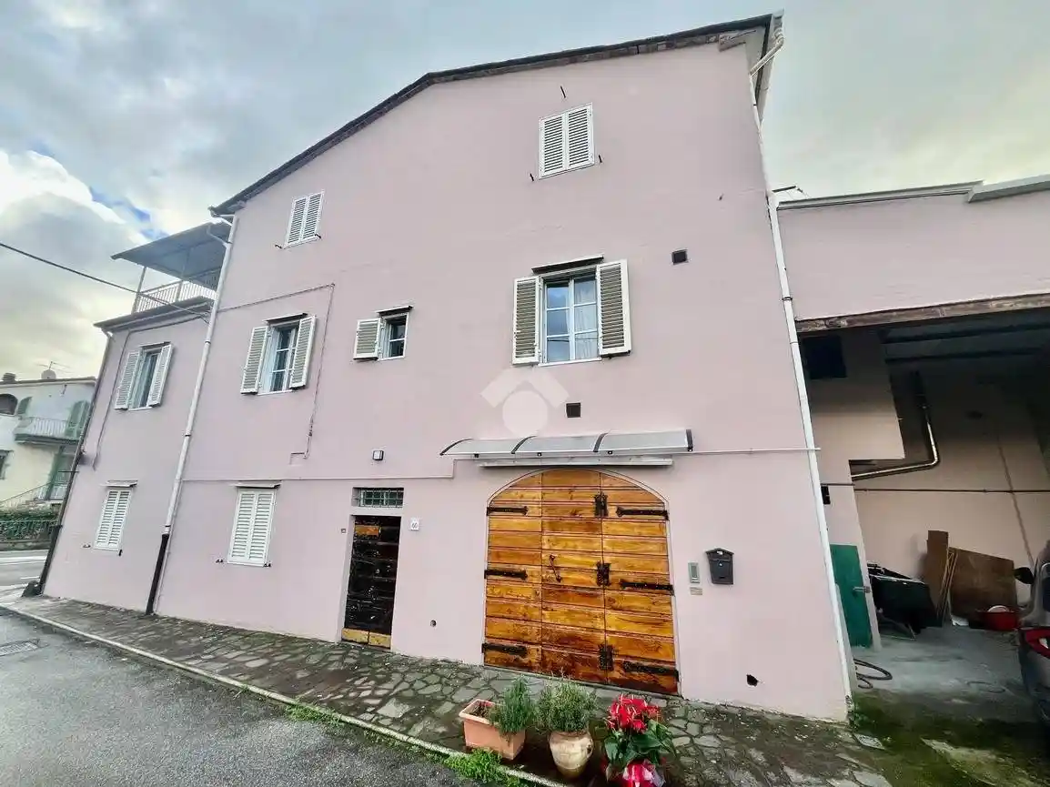 Casa indipendente in vendita a Pescia