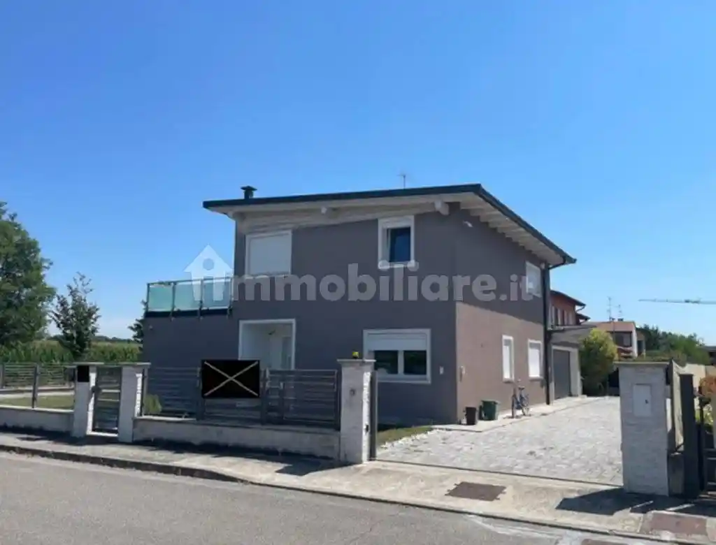 Villa in vendita a Volta Mantovana