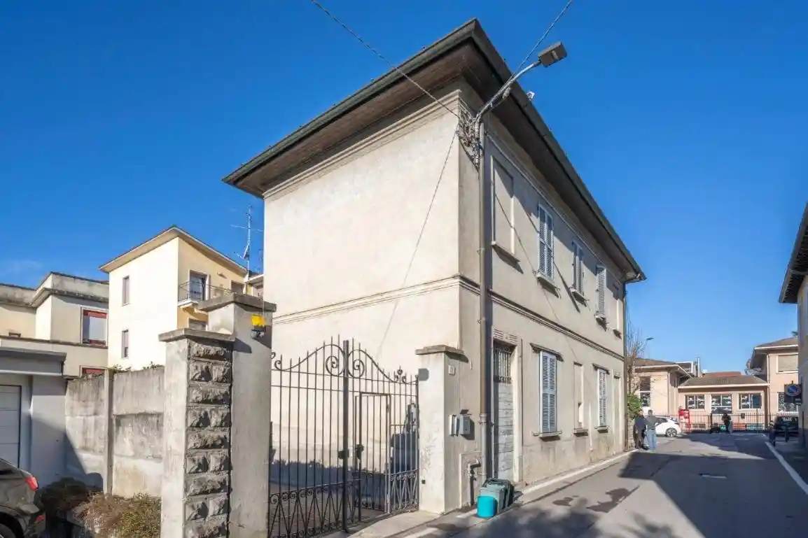 Appartamento in vendita a Verano Brianza