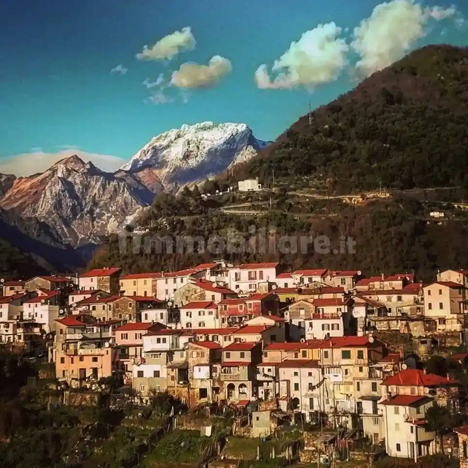 Casa indipendente in vendita a Massa