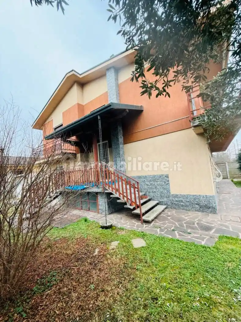 Villa in vendita a Castano Primo