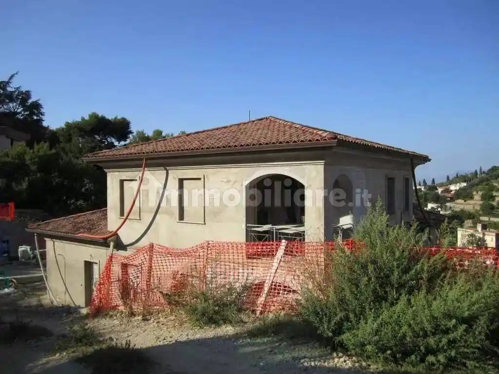Villa in vendita a Bordighera
