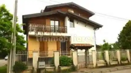 Villa in vendita a Turate