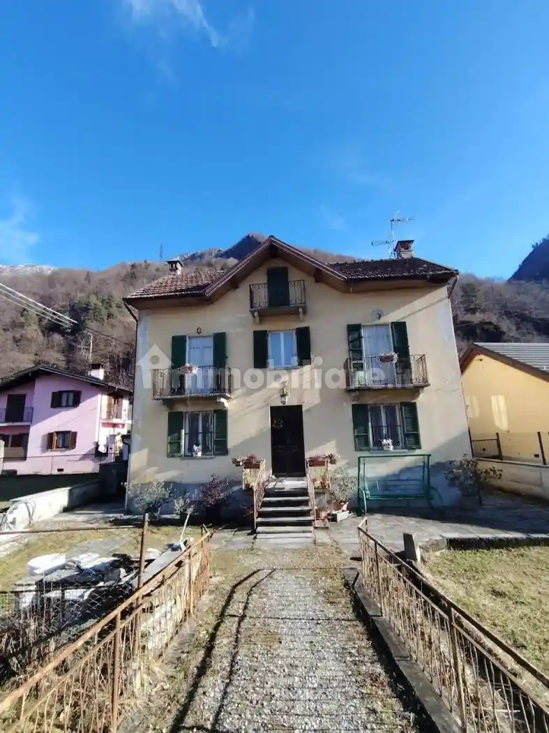 Villa in vendita a Trontano