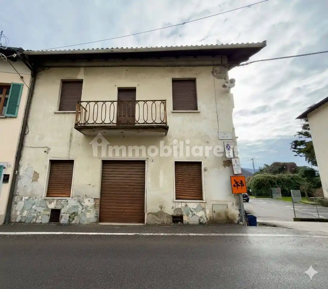 Casa indipendente in vendita a Adrara San Martino