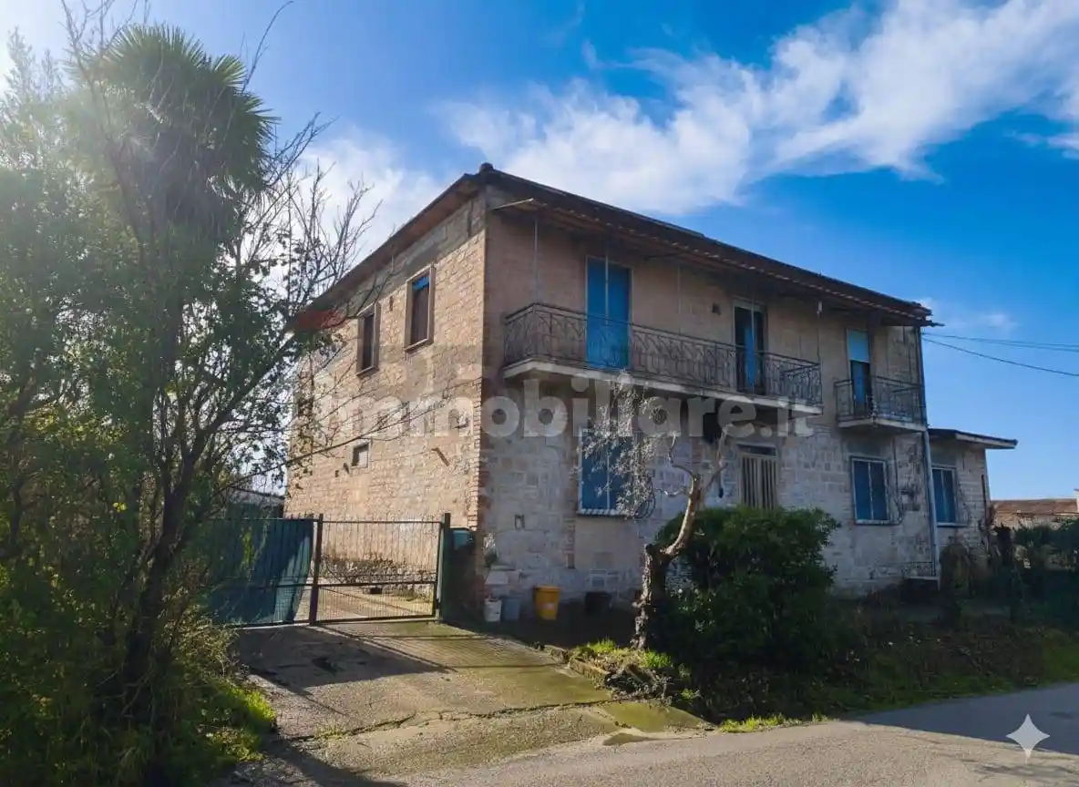 Casa indipendente in vendita a Santi Cosma e Damiano