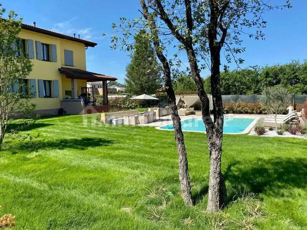 Villa in vendita a Parma
