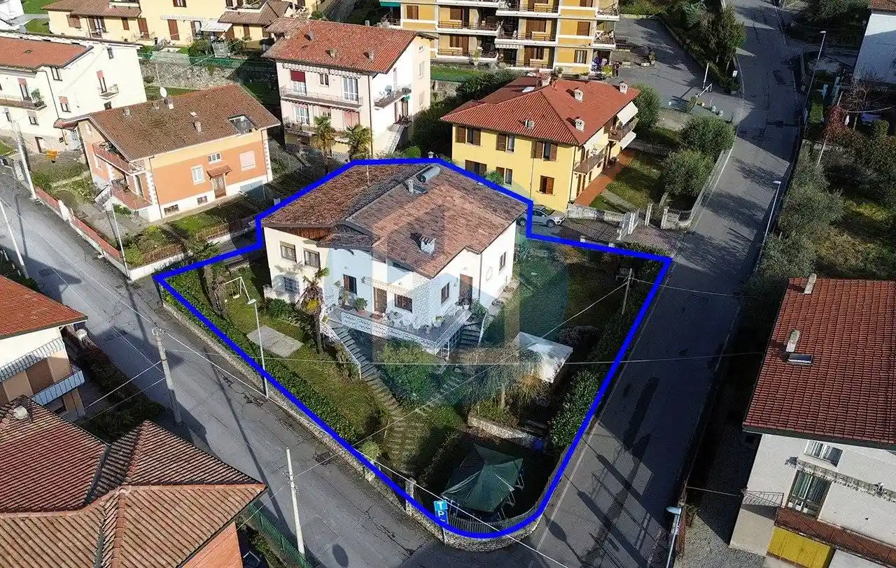 Villa in vendita a Sale Marasino