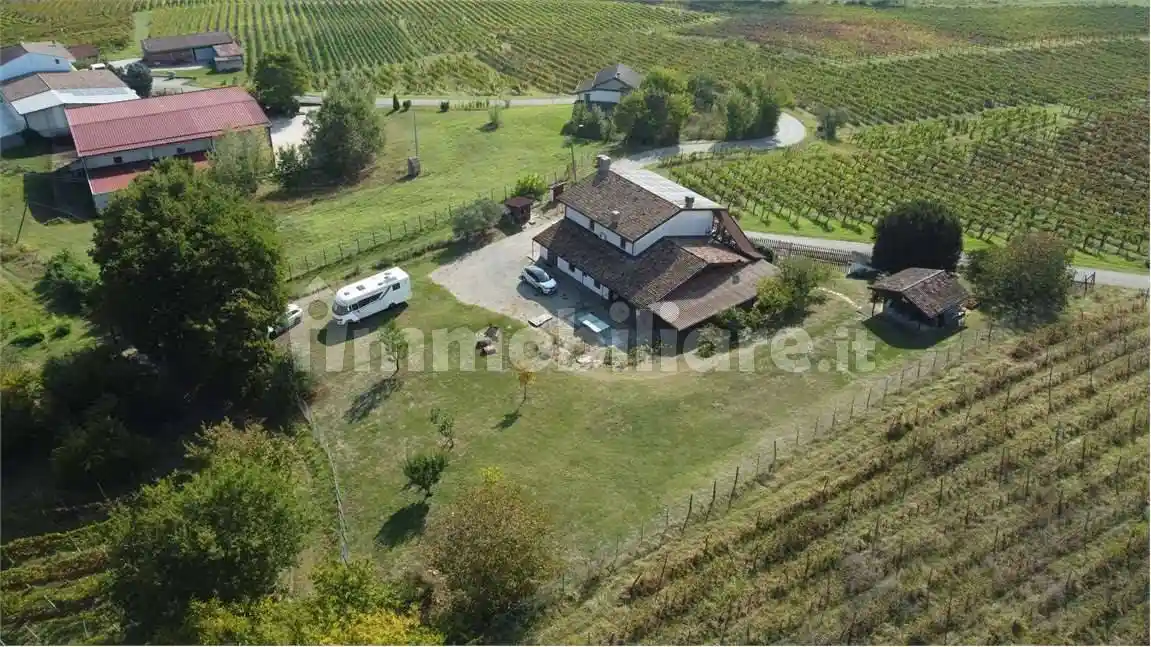 Villa in vendita a Castana