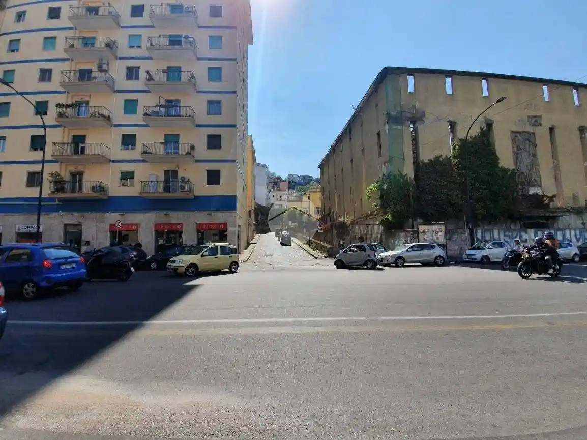 Appartamento in vendita a Napoli