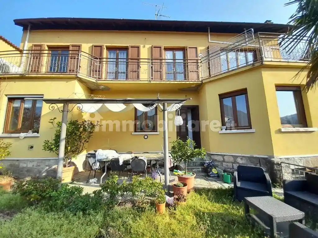 Villa in vendita a Caslino d'Erba