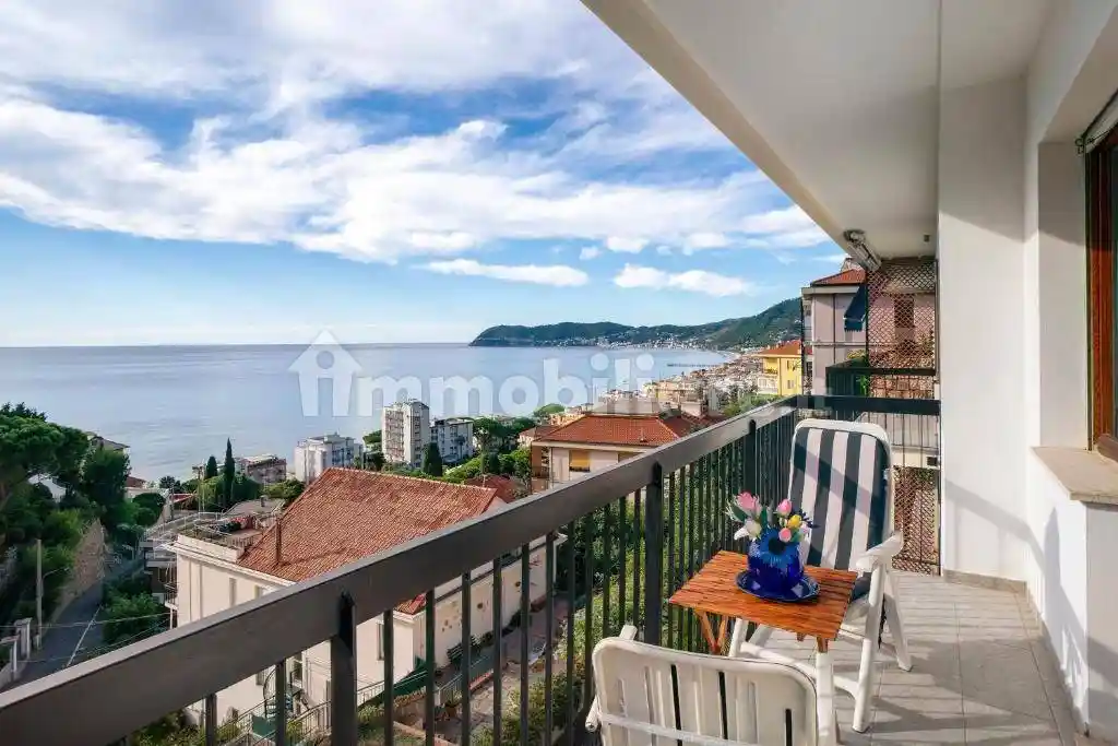 Appartamento in affitto a Alassio