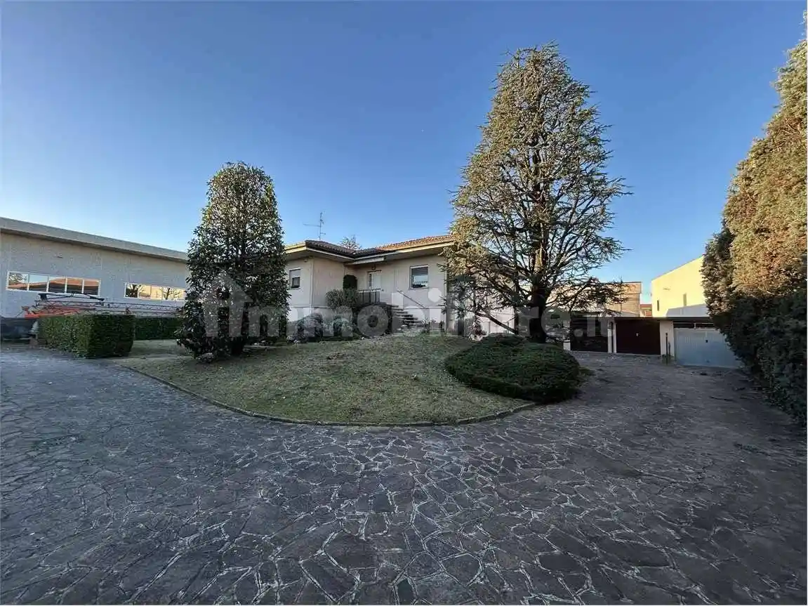 Villa in vendita a Cologno al Serio