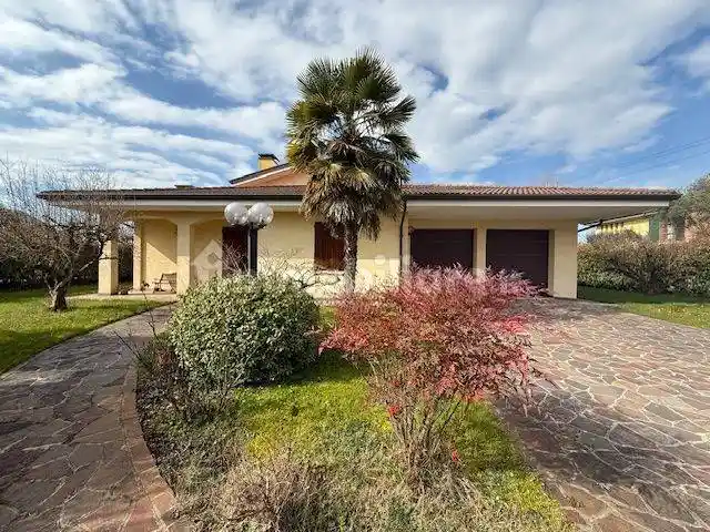 Villa in vendita a Pomponesco