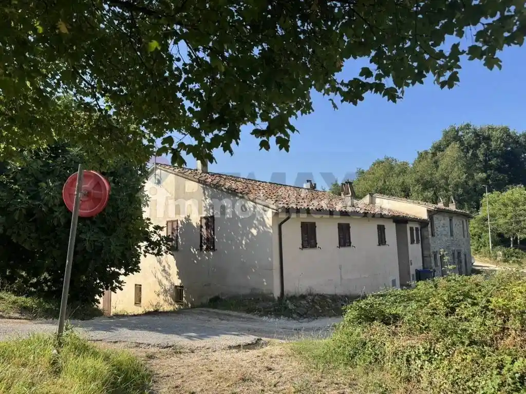 Rustico - Casale in vendita a Valtopina
