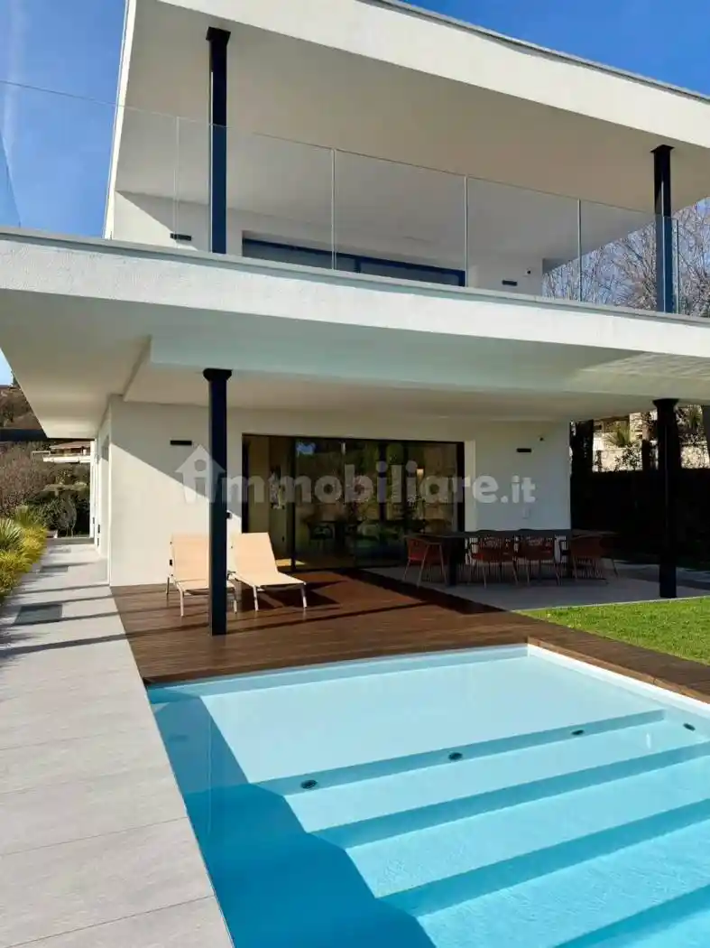 Villa in vendita a Padenghe sul Garda