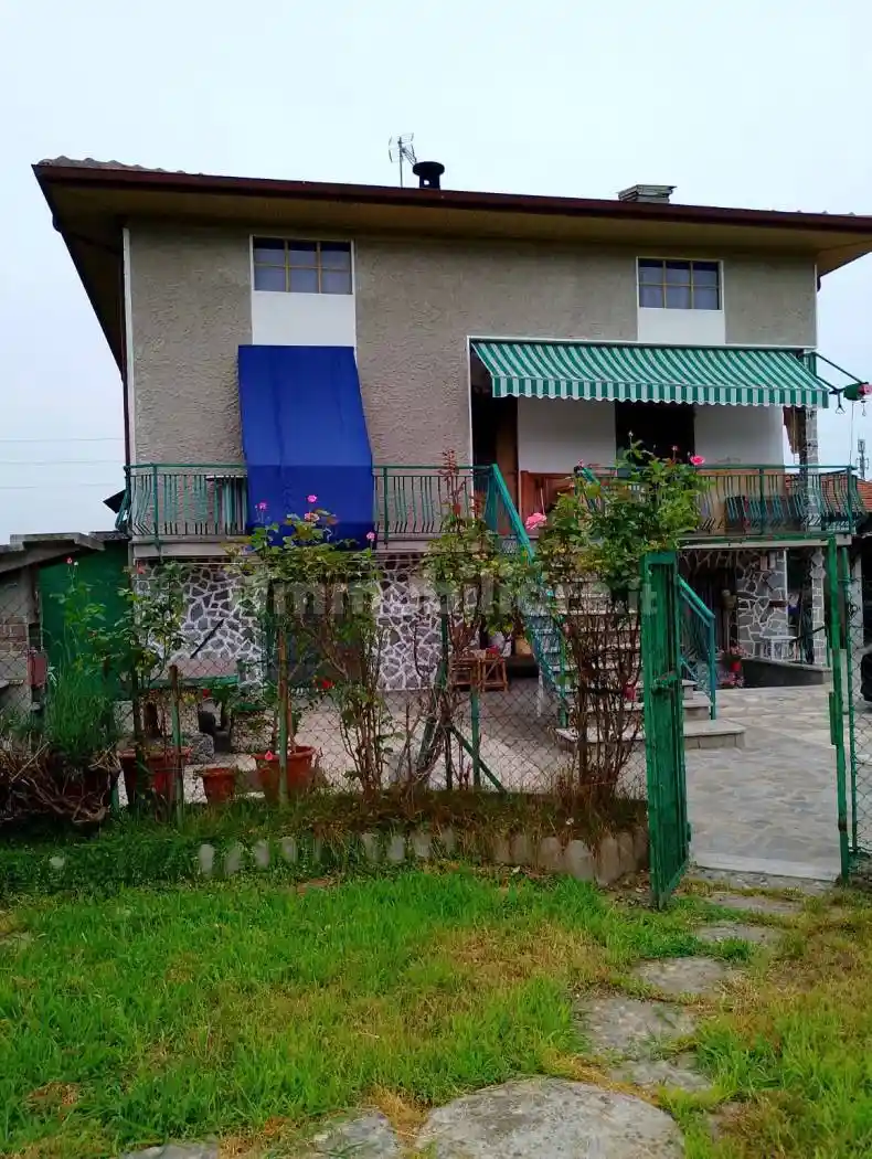 Villa in vendita a Borgomanero