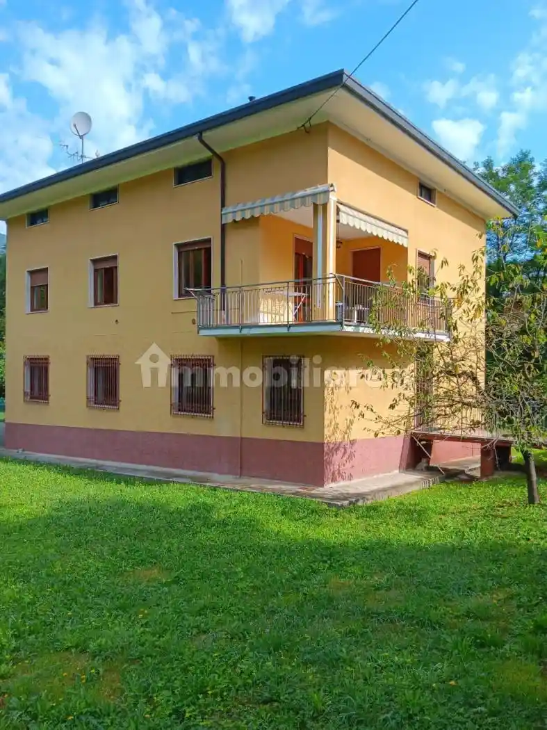 Villa in vendita a Albino