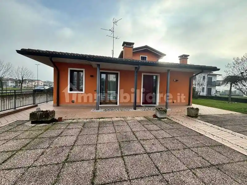 Villa in vendita a Ronco all'Adige