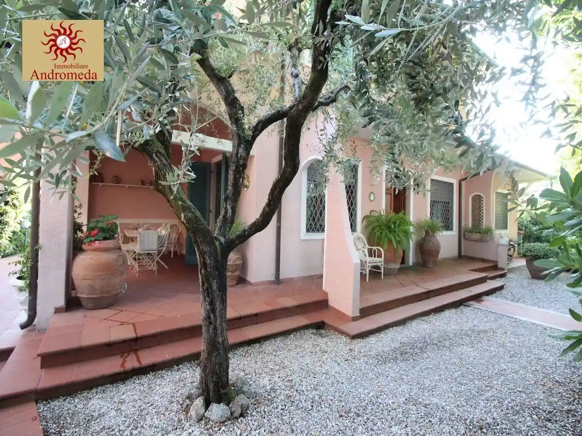 Villa in vendita a Forte dei Marmi