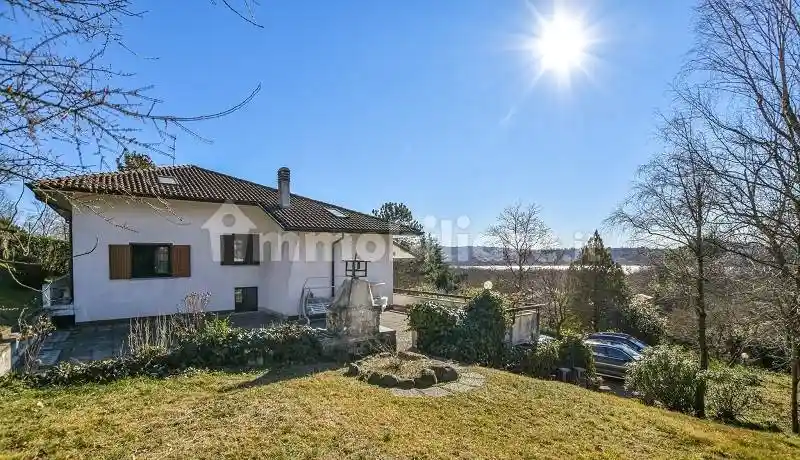 Villa in vendita a Varese