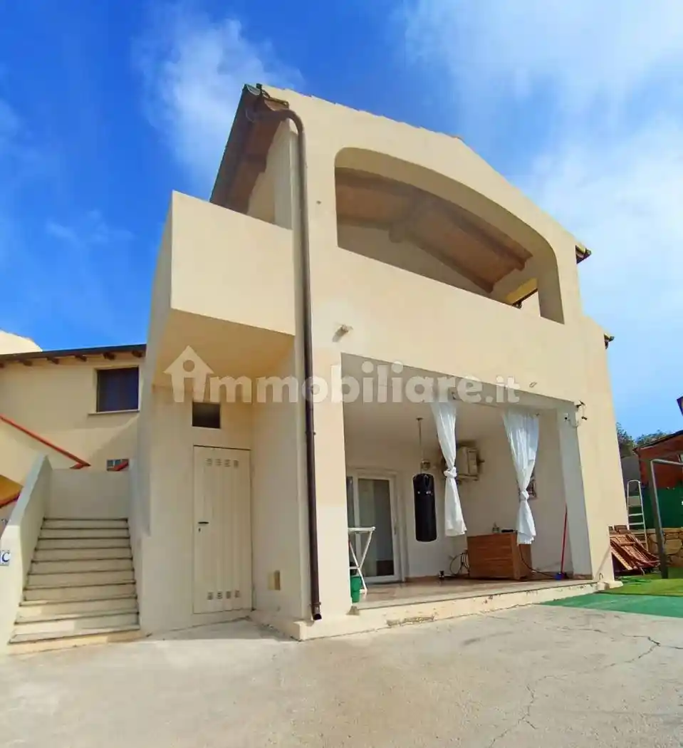 Villa in vendita a San Teodoro