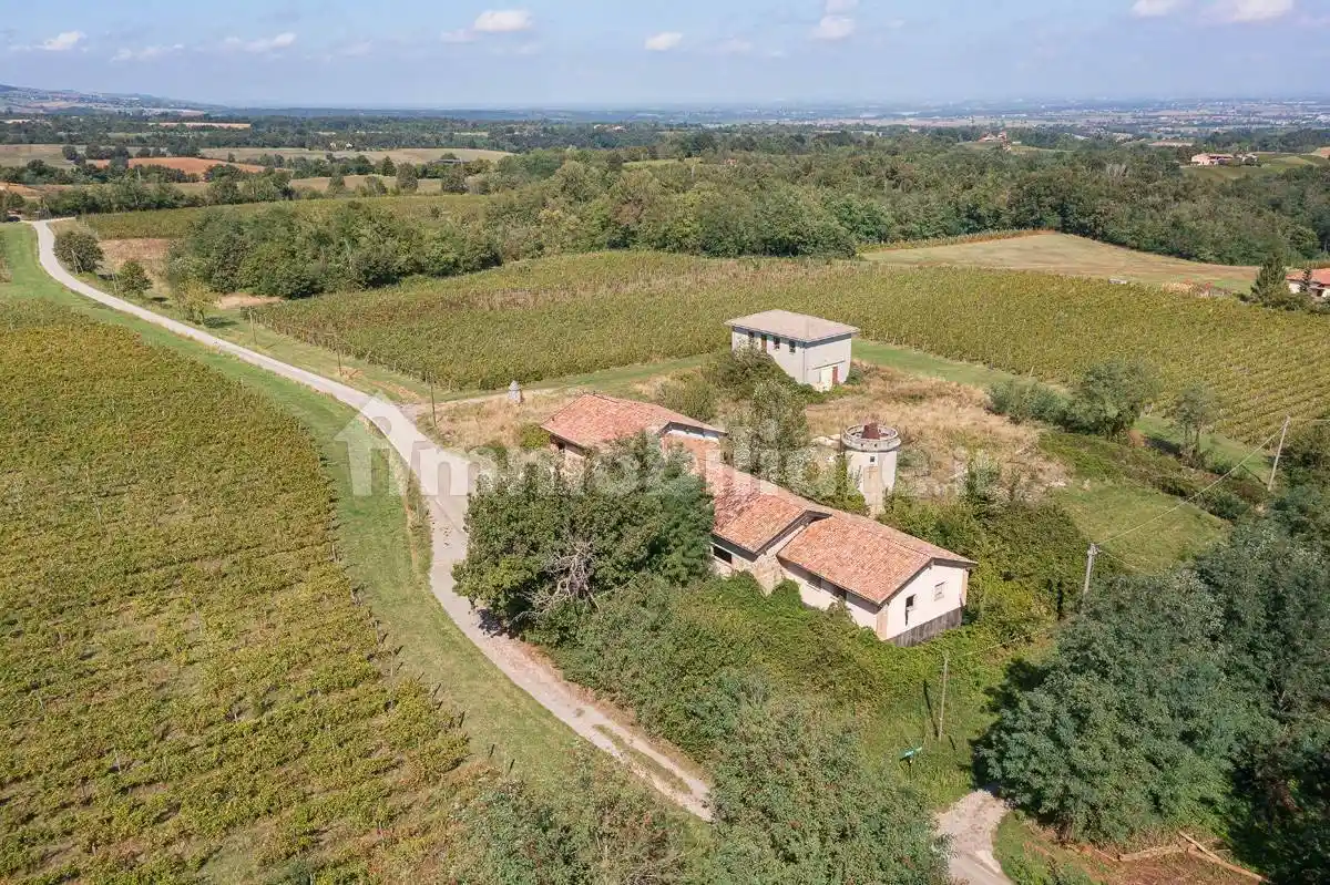 Rustico - Casale in vendita a Vigolzone