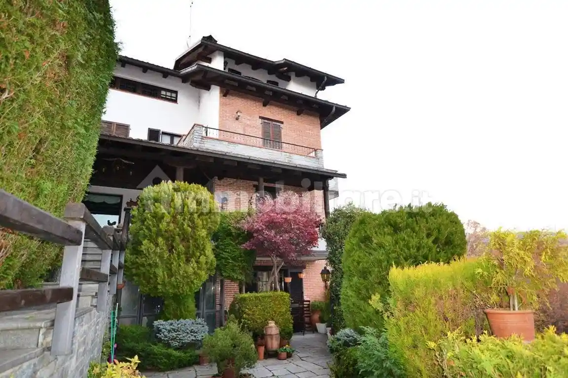 Villa in vendita a Strona