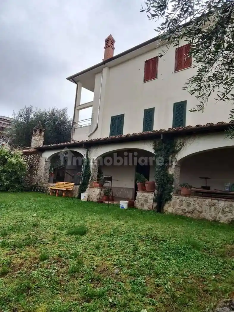 Villa in vendita a Fara in Sabina