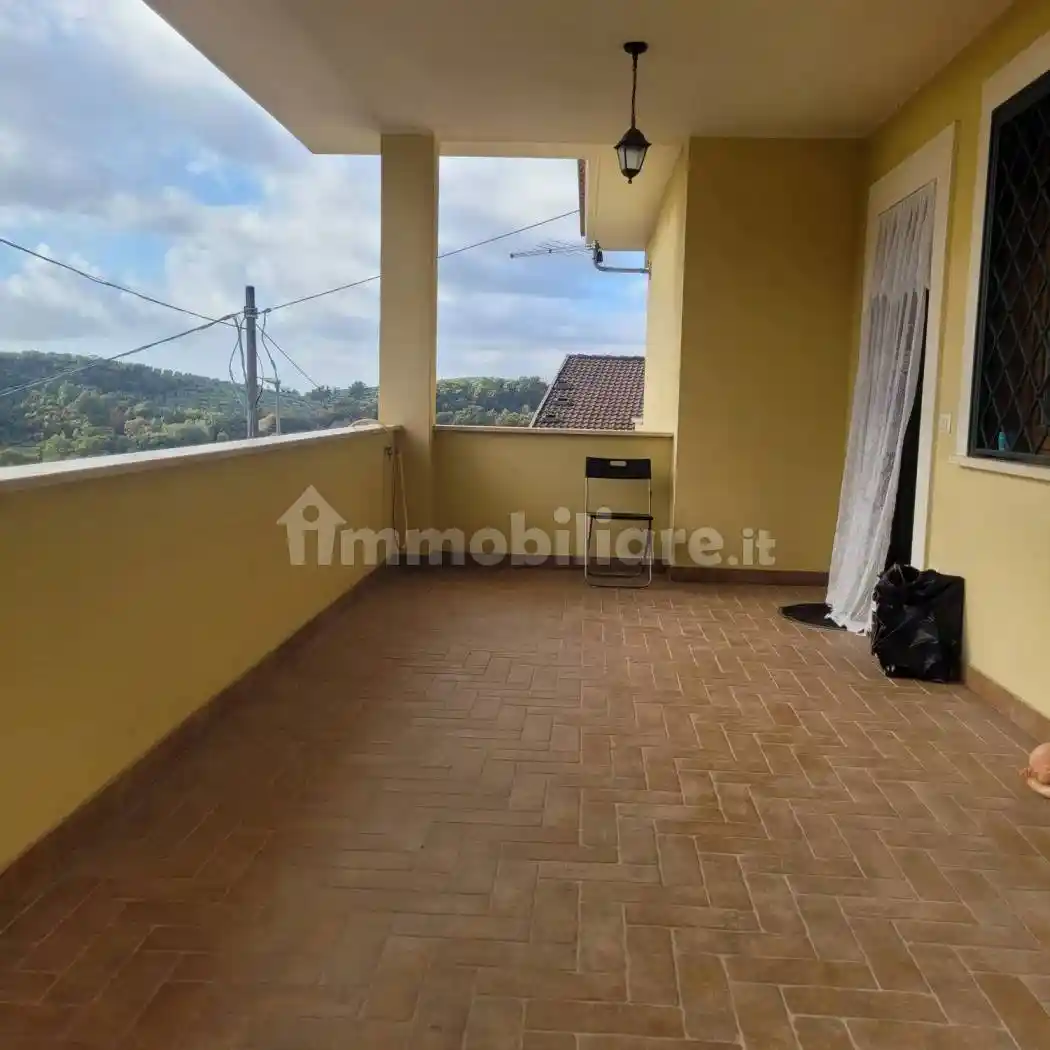 Appartamento in vendita a Fara in Sabina