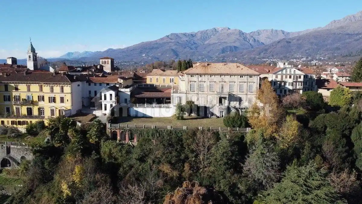 Palazzo - Edificio in vendita a Biella