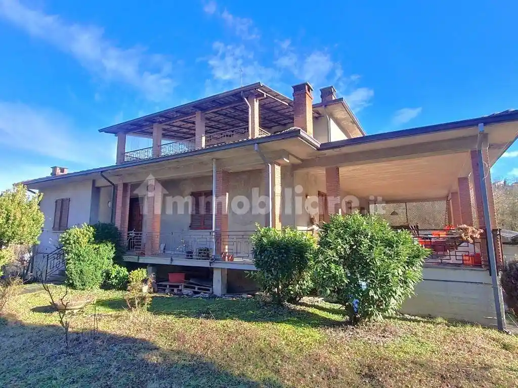 Villa in vendita a Montecalvo Versiggia