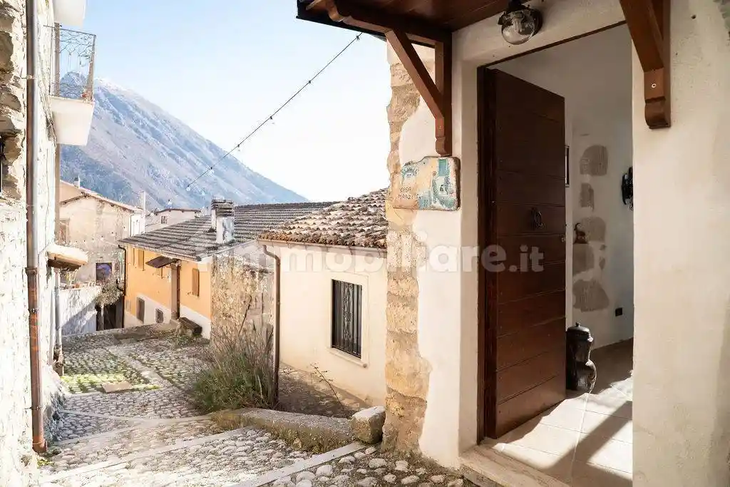 Casa indipendente in vendita a Ovindoli