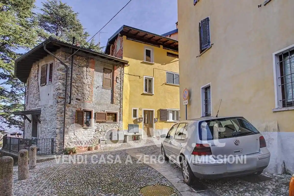 Appartamento in vendita a Cadegliano-Viconago