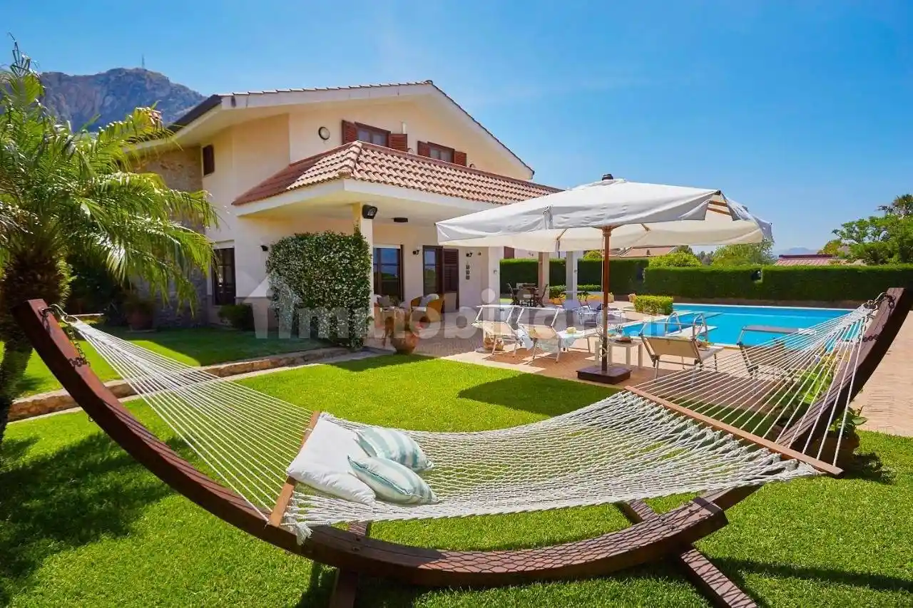 Villa in vendita a Altavilla Milicia