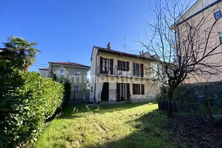 Villa in vendita a Alba