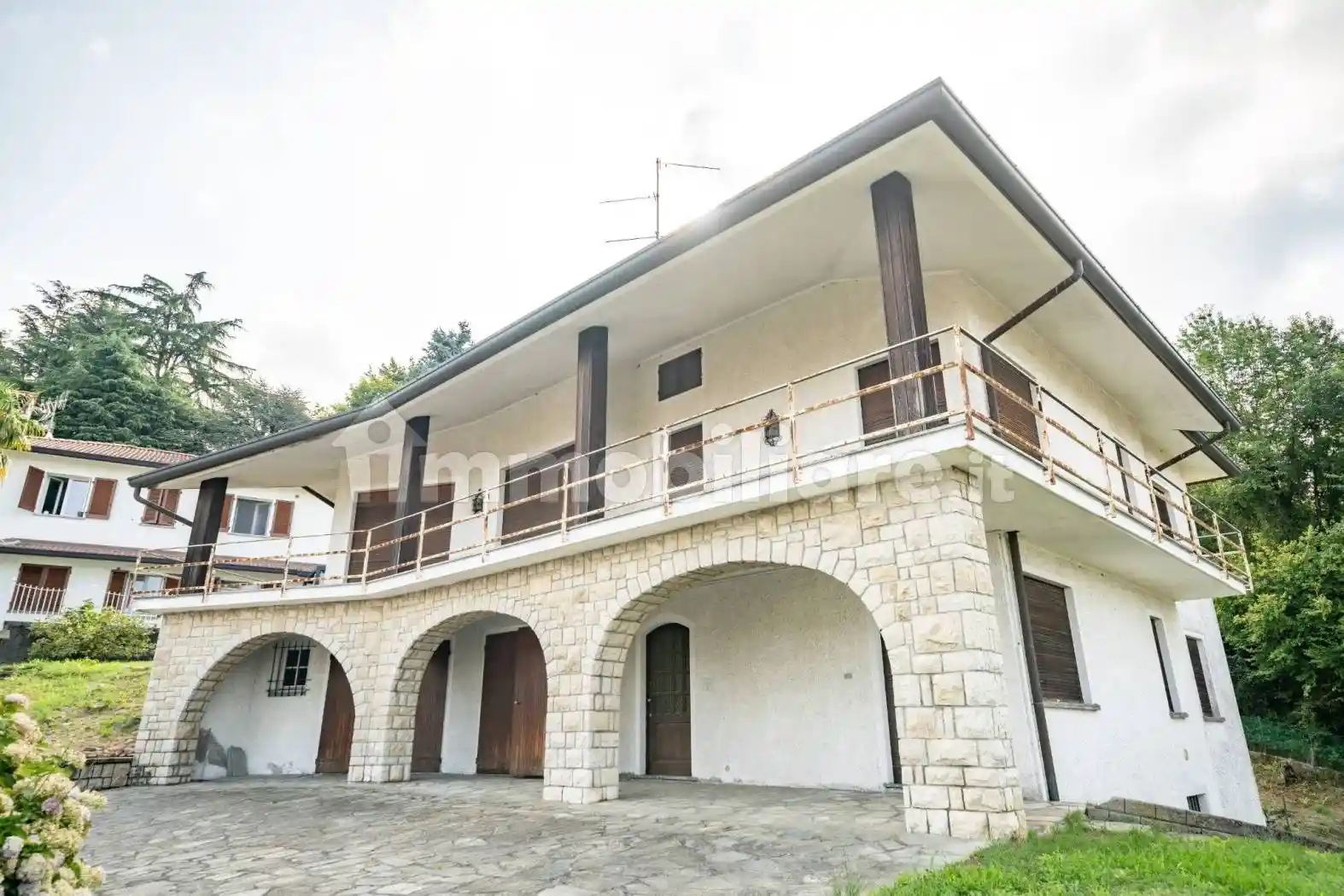 Villa in vendita a Dolzago