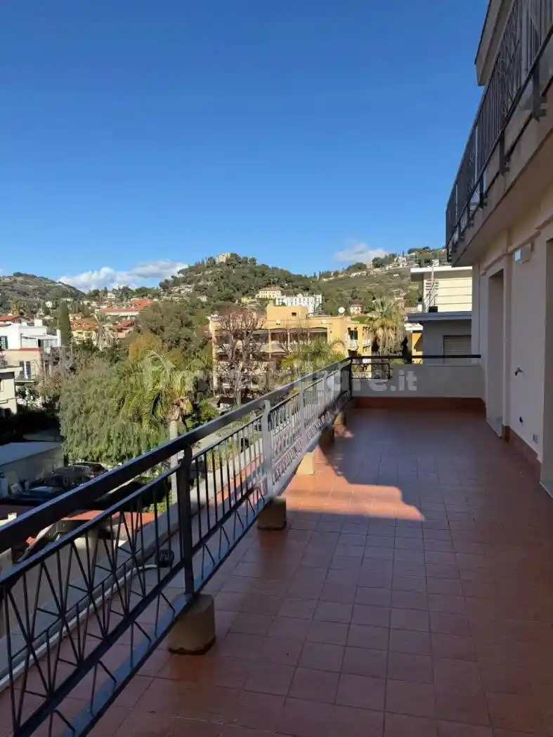 Appartamento in affitto a Bordighera