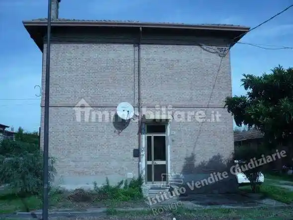 Palazzo - Stabile in vendita a Ceregnano