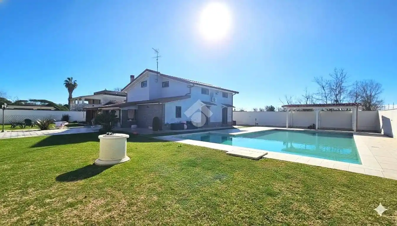 Villa in vendita a Latina