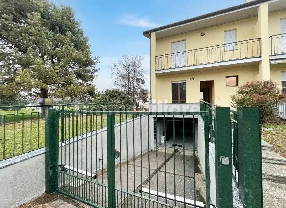 Villetta a schiera in affitto a Alzate Brianza