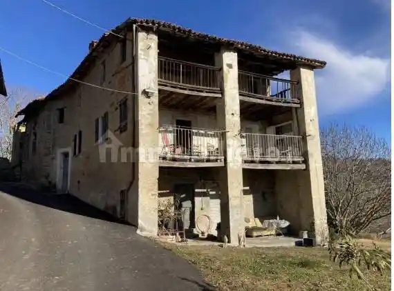 Casa indipendente in vendita a Sale San Giovanni