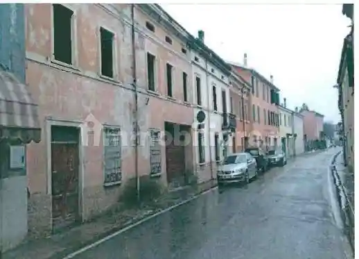 Palazzo - Stabile in vendita a Viadana