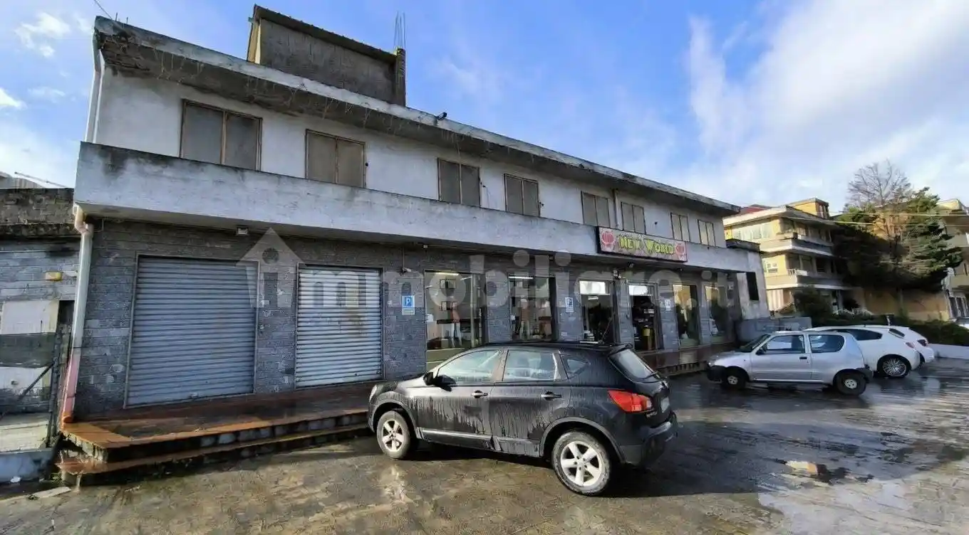Palazzo - Edificio in vendita a Quartu Sant'Elena