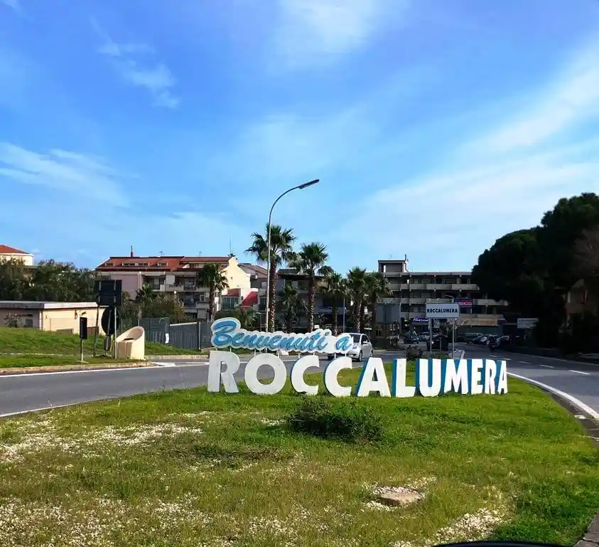 Palazzo - Edificio in vendita a Roccalumera