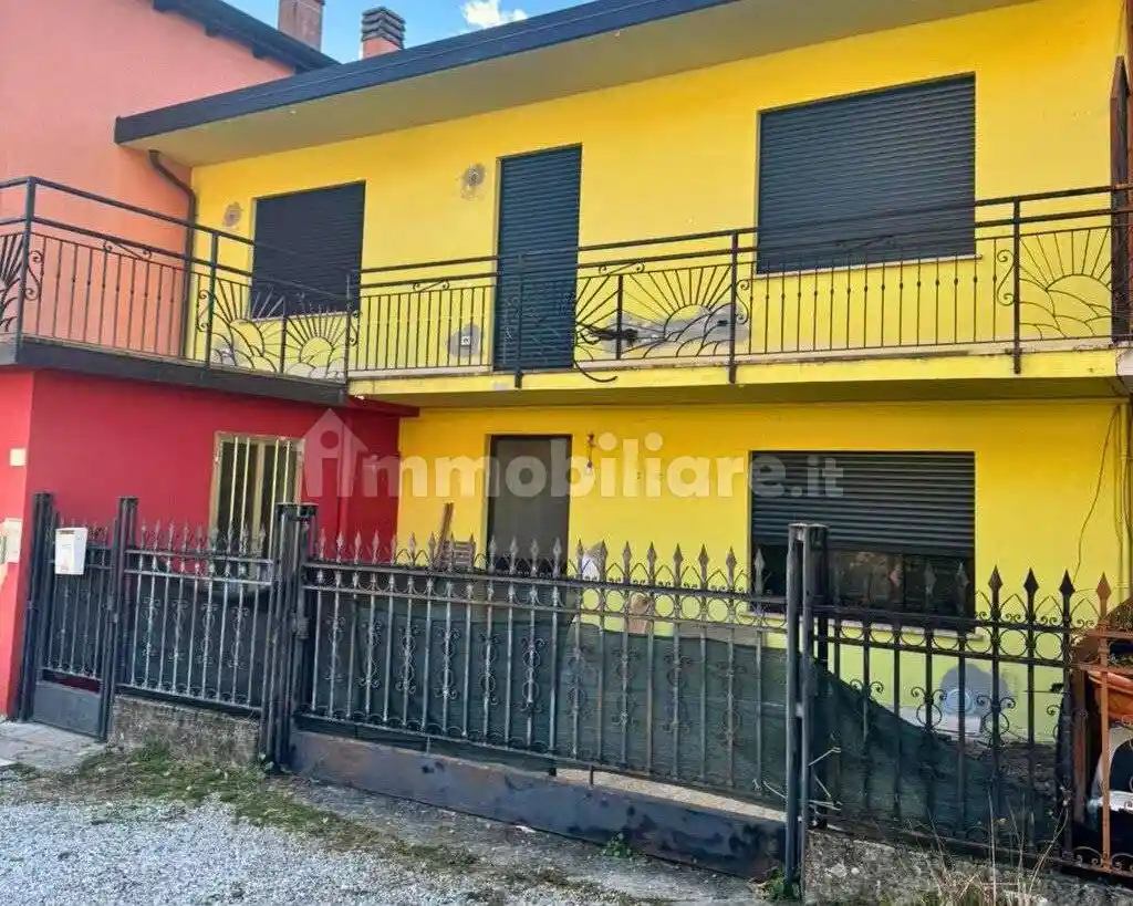 Casa indipendente in affitto a Carrè