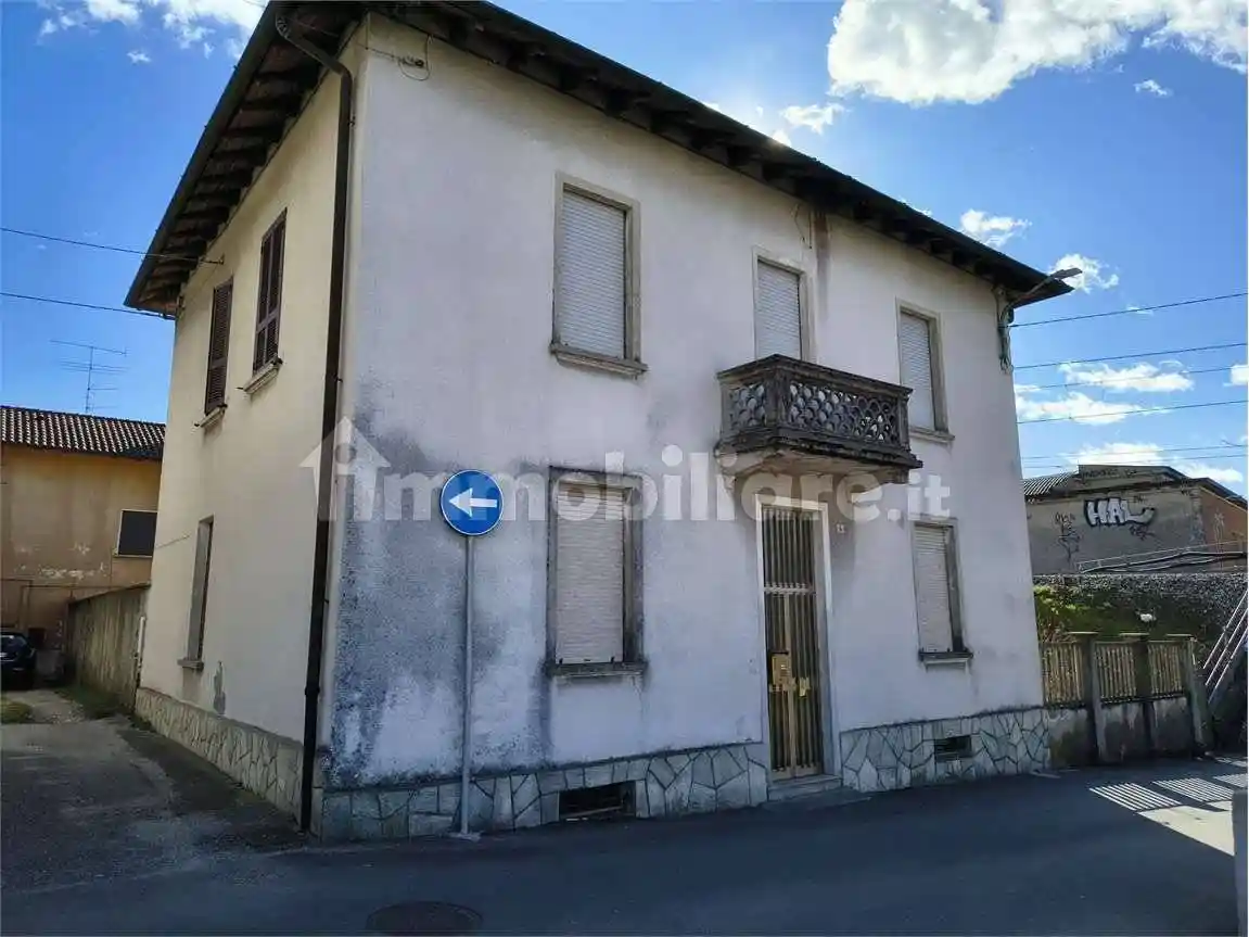 Villa in vendita a Gavirate